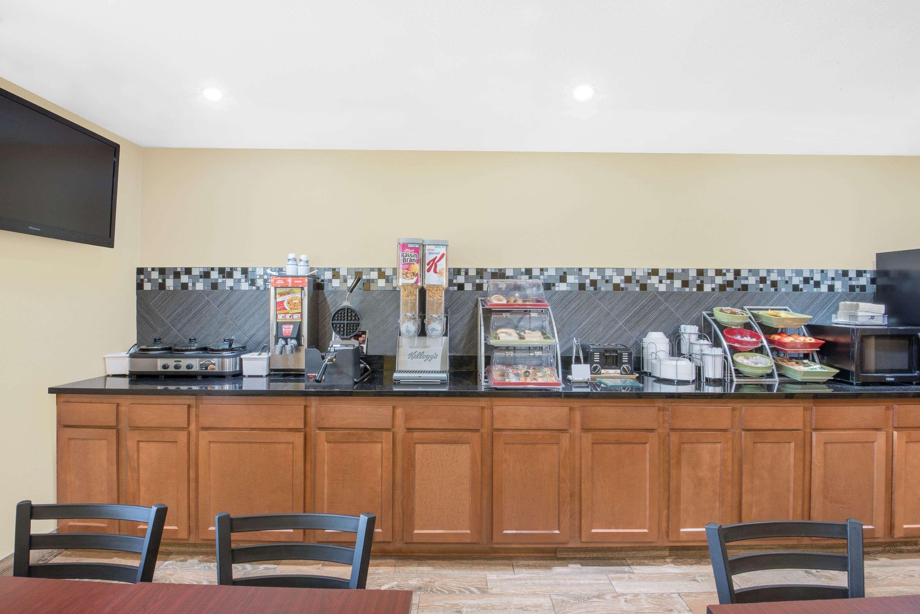 Super 8 By Wyndham Webster City Ia Exteriör bild